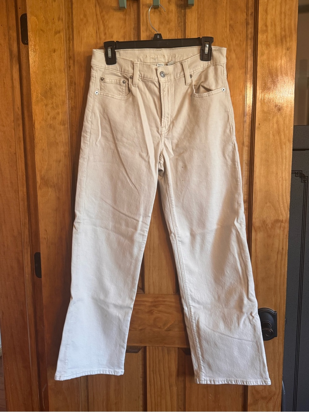 American Eagle Outfitters High-Rise Cream Straight Jeans